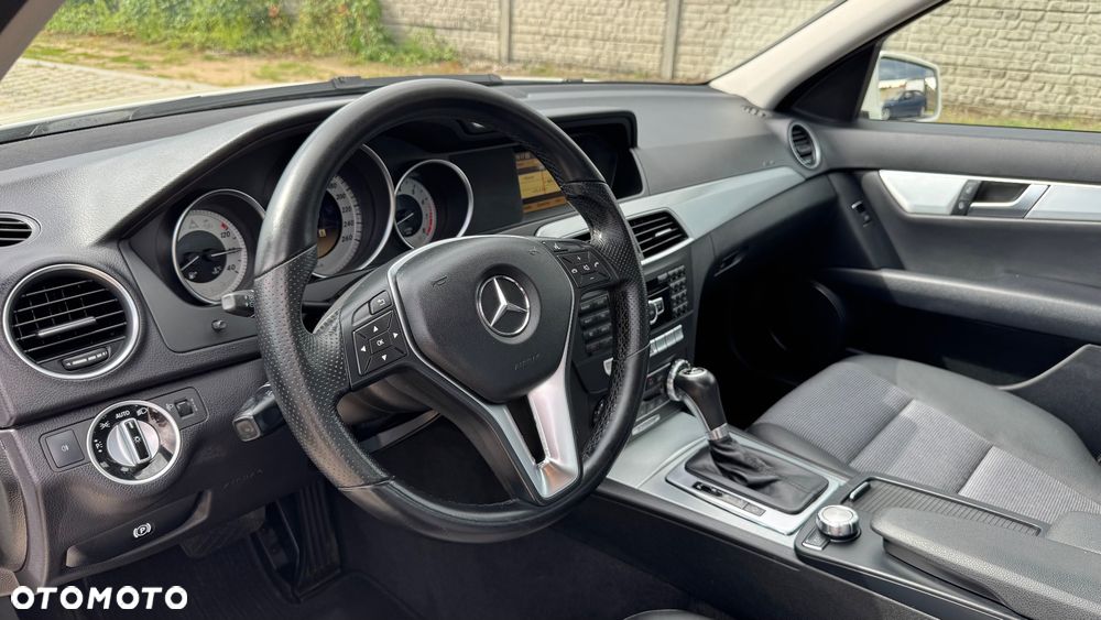 Mercedes-Benz Klasa C 180 BlueEFFICIENCY 7G-TRONIC Avantgarde - 21