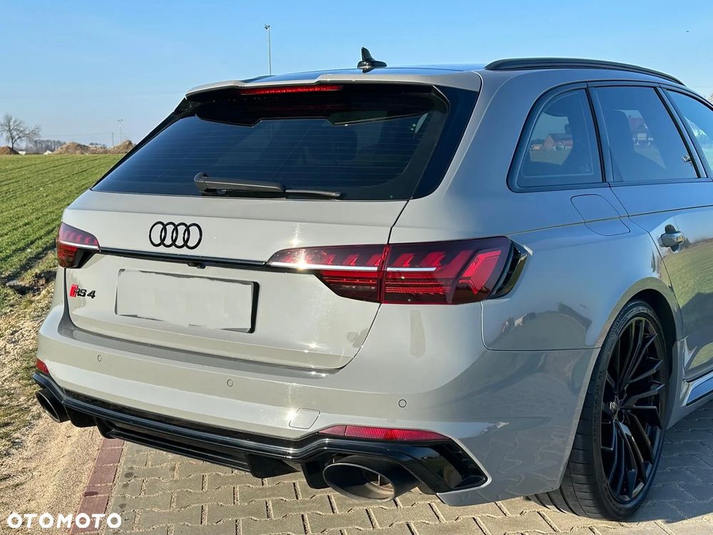 Audi RS4 Avant - 13