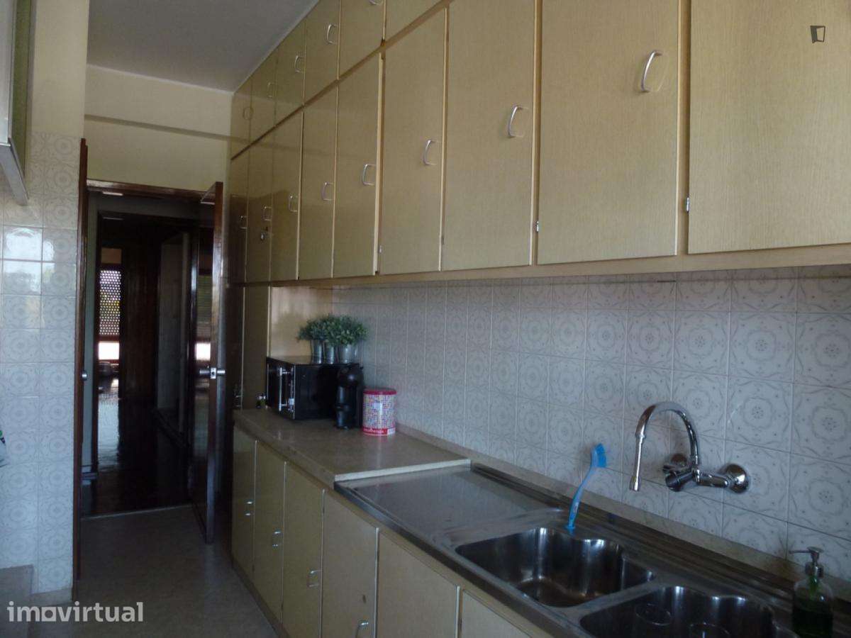 Quarto - localizado em Campolide Lisbon - Grande imagem: 2/13