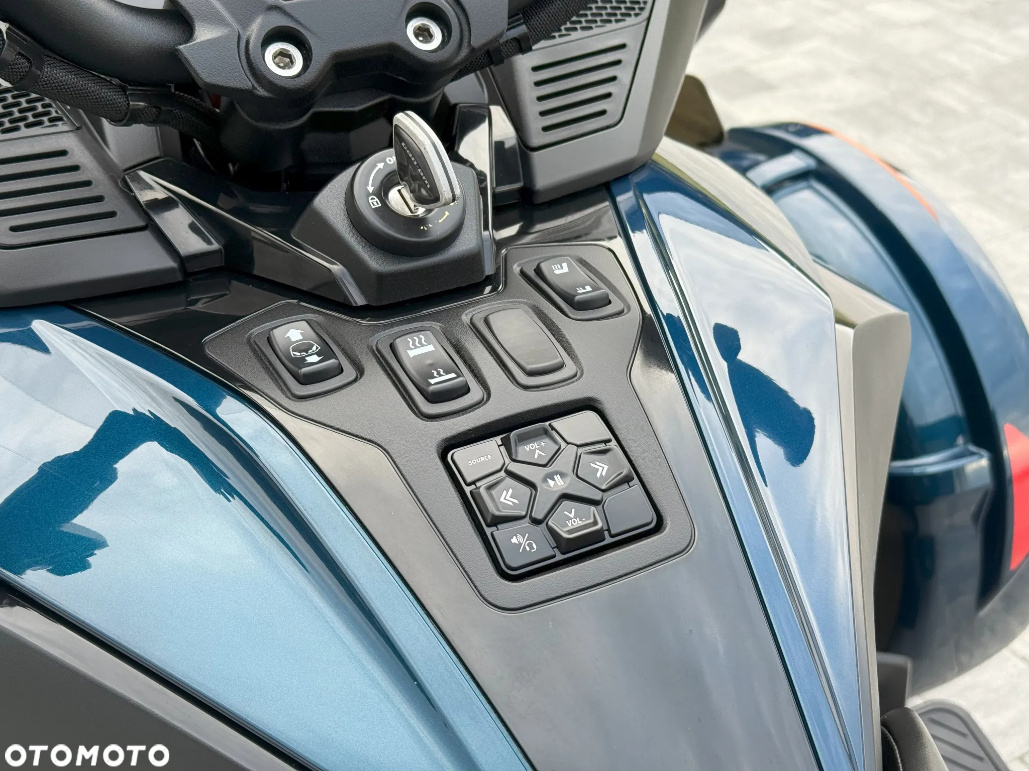 Can-Am Spyder - 10