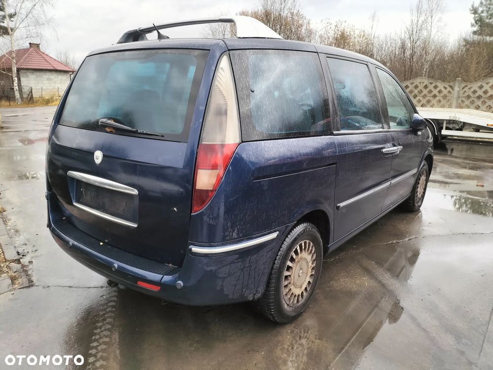 ZDERZAK TYŁ TYLNY POD CZUJNIKI PARKOWANIA LANCIA PHEDRA 02-10r KOD LAK. KMPD - 3