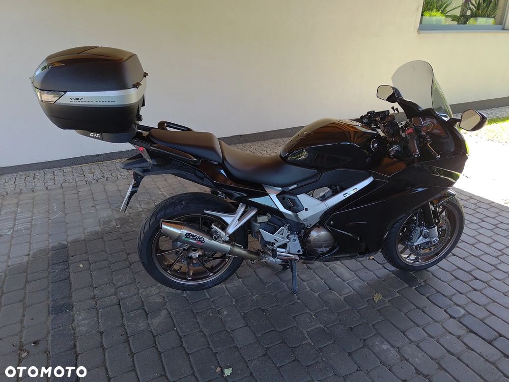 Honda VFR - 4