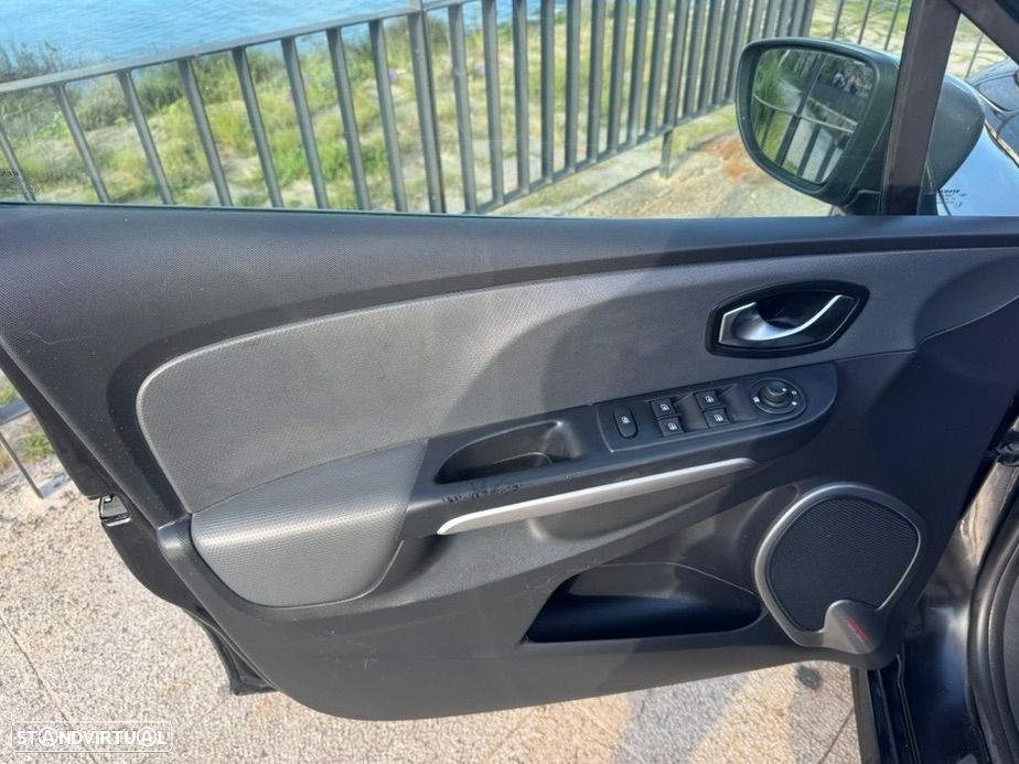Renault Clio - 12