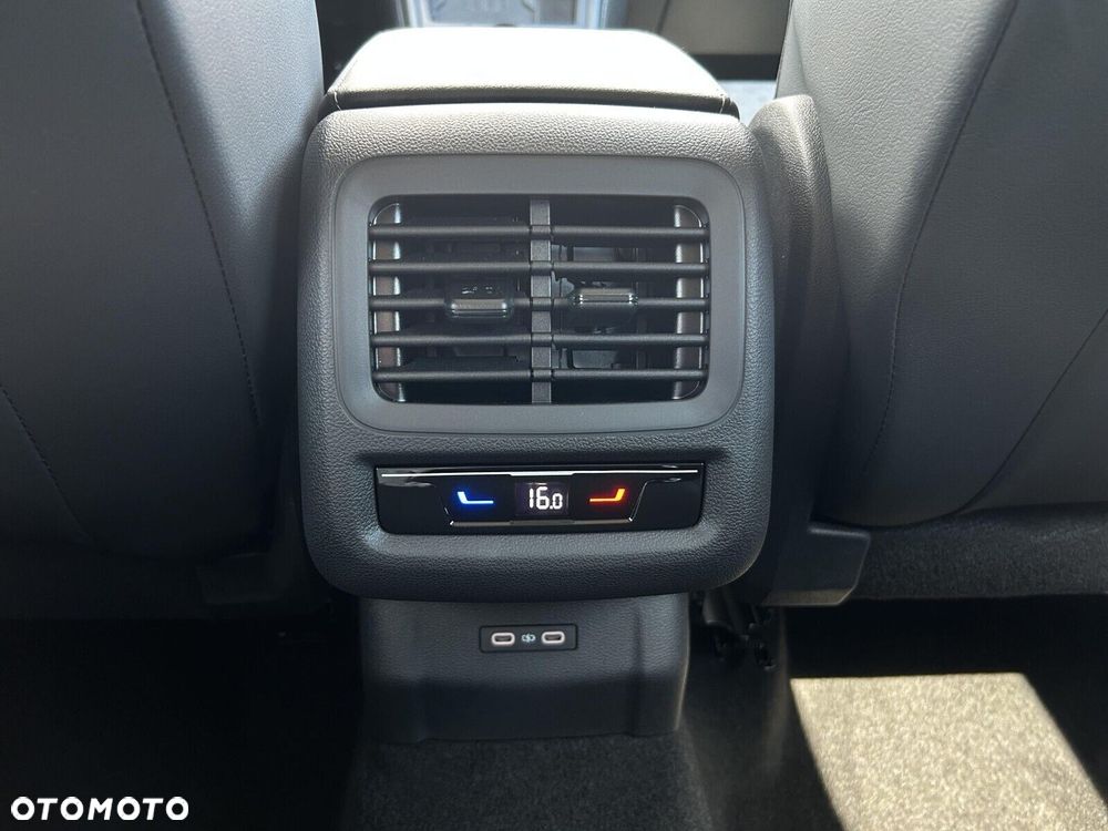 Volkswagen T-Roc - 29