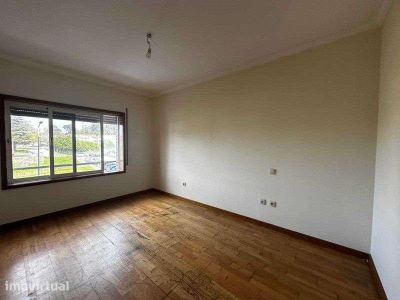 Arrendo Apartamento T2+1 Lugar de garagem - Grande imagem: 4/8