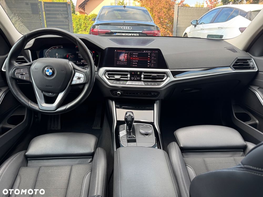 BMW Seria 3 320i xDrive Advantage sport - 21