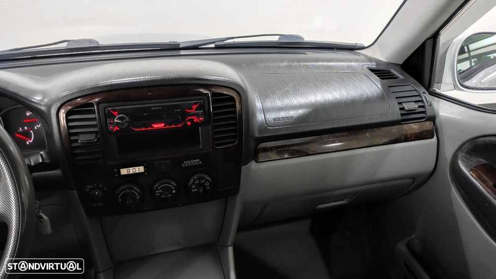 Suzuki Grand Vitara XL-7 2.0 HDi - 28