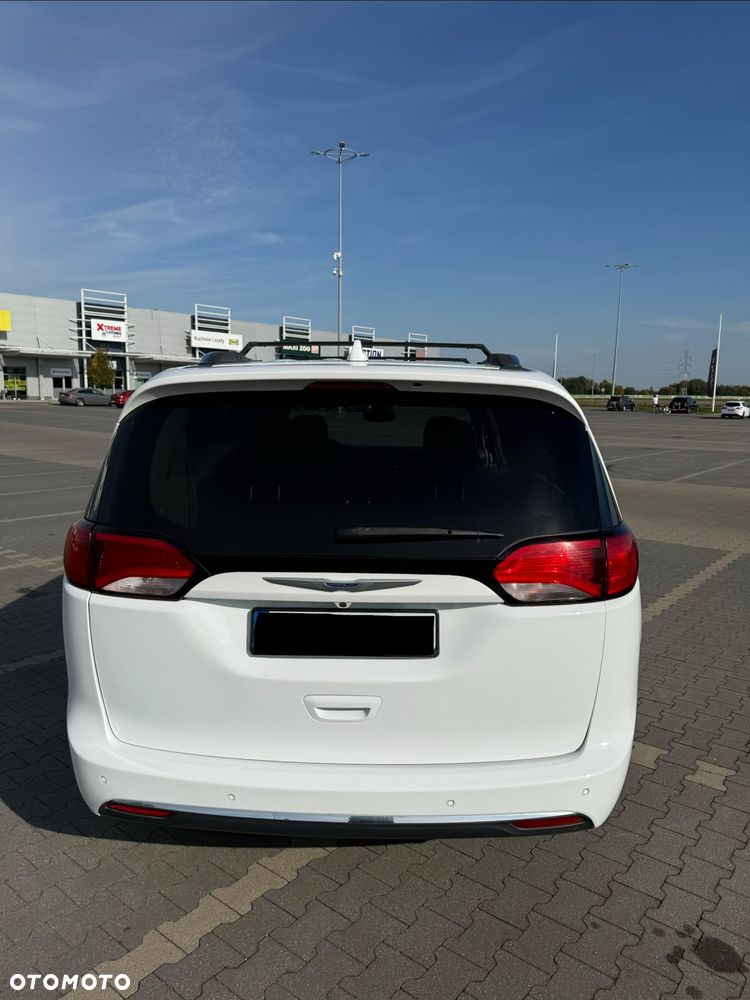 Chrysler Pacifica - 5
