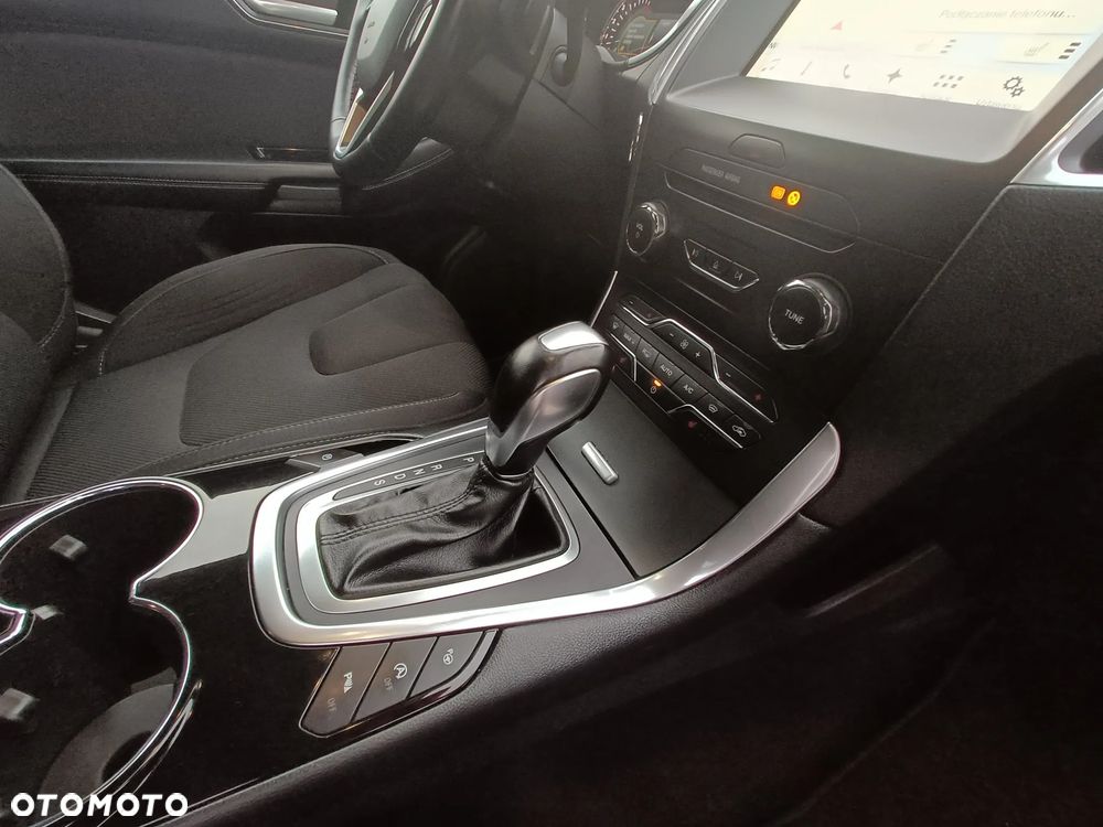 Ford S-Max - 13