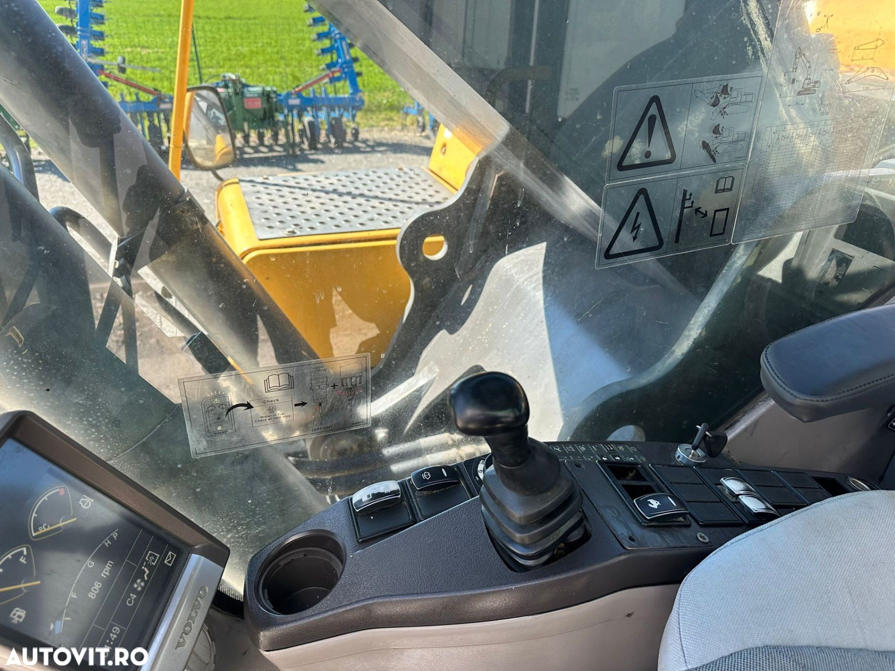 Volvo EC 300 DL Excavator - 4