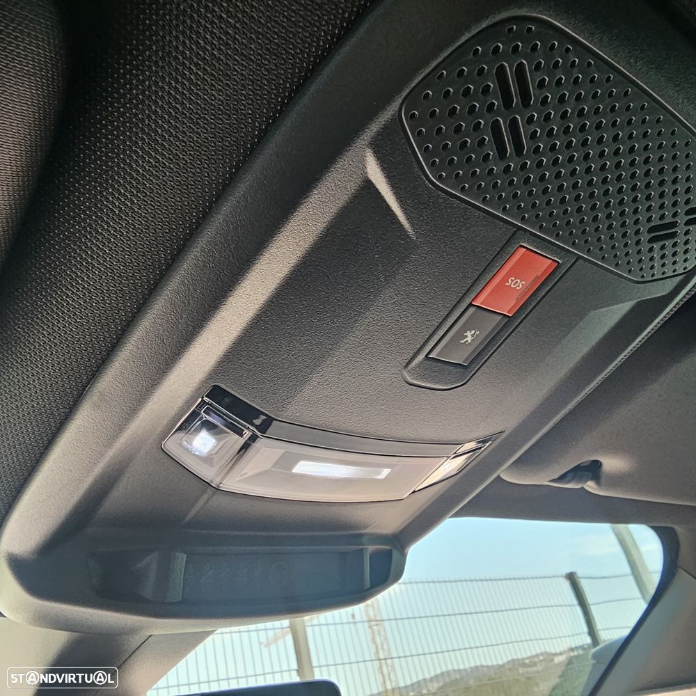 Peugeot e-2008 50 kWh GT - 6