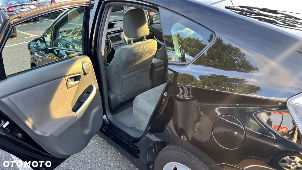 Toyota Prius 1.8 HSD Premium - 30