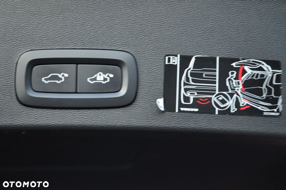 Volvo XC 40 T3 Momentum Pro - 29