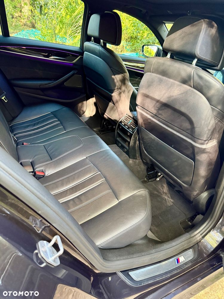 BMW Seria 5 M550i xDrive - 33