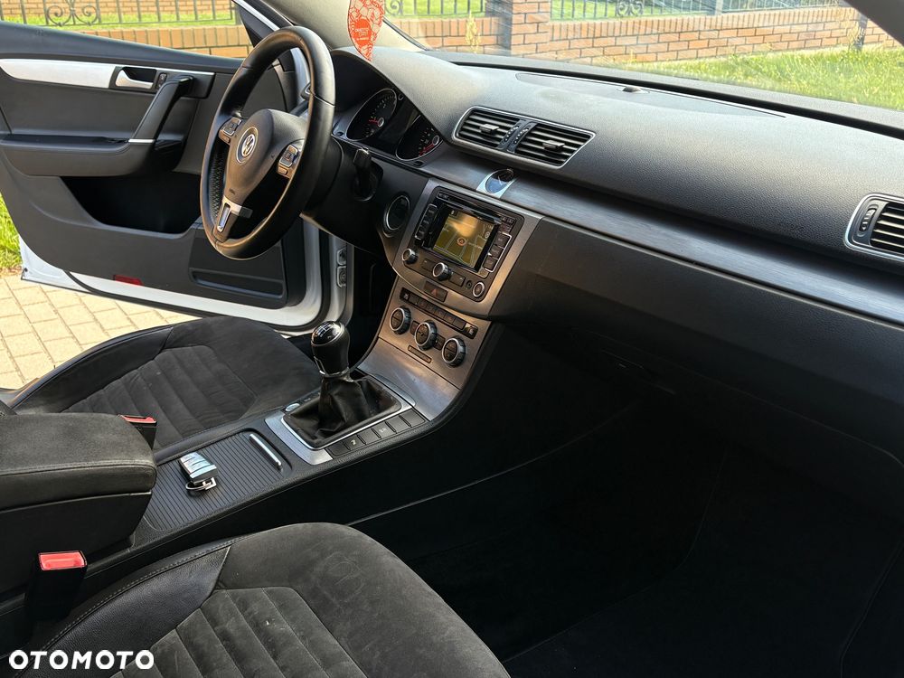 Volkswagen Passat - 22