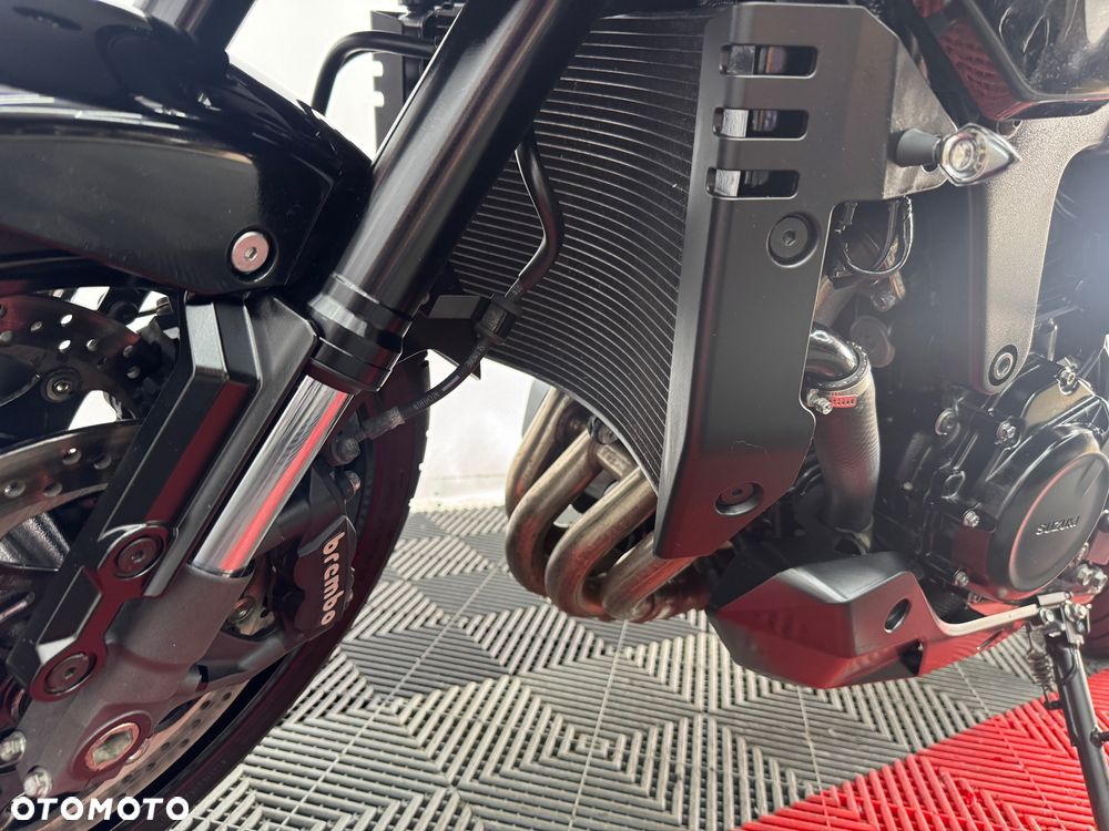 Suzuki GSX - 14