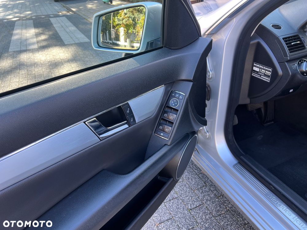 Mercedes-Benz Klasa C 180 T Kompressor Automatik BlueEFFICIENCY Elegance - 22