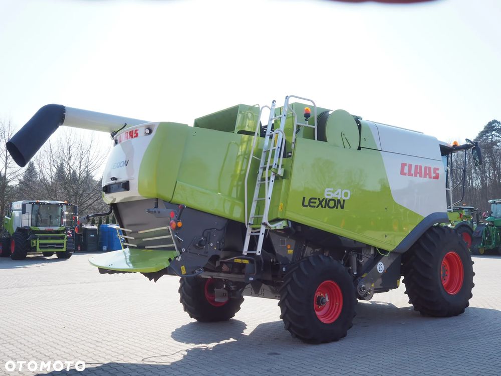 Claas Lexion 640 + V660 - 4