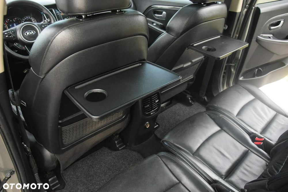Kia Carens - 31