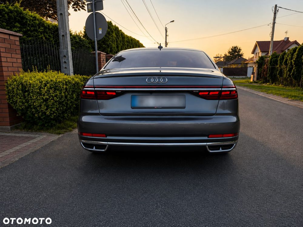 Audi A8 - 4