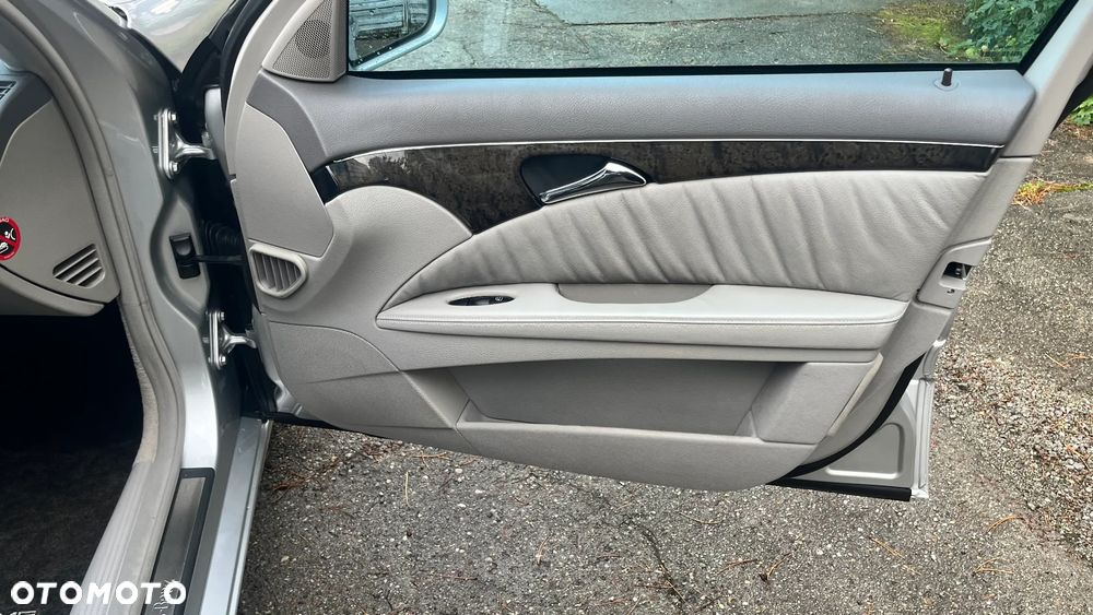 Mercedes-Benz Klasa E 500 7G-TRONIC Avantgarde - 19
