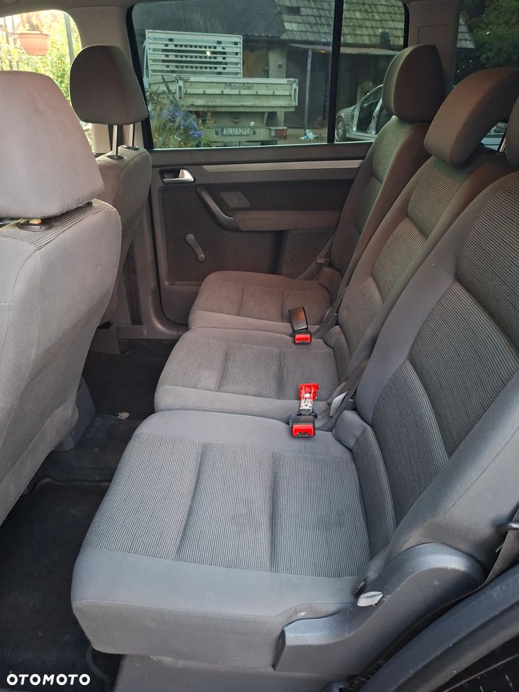 Volkswagen Touran - 8