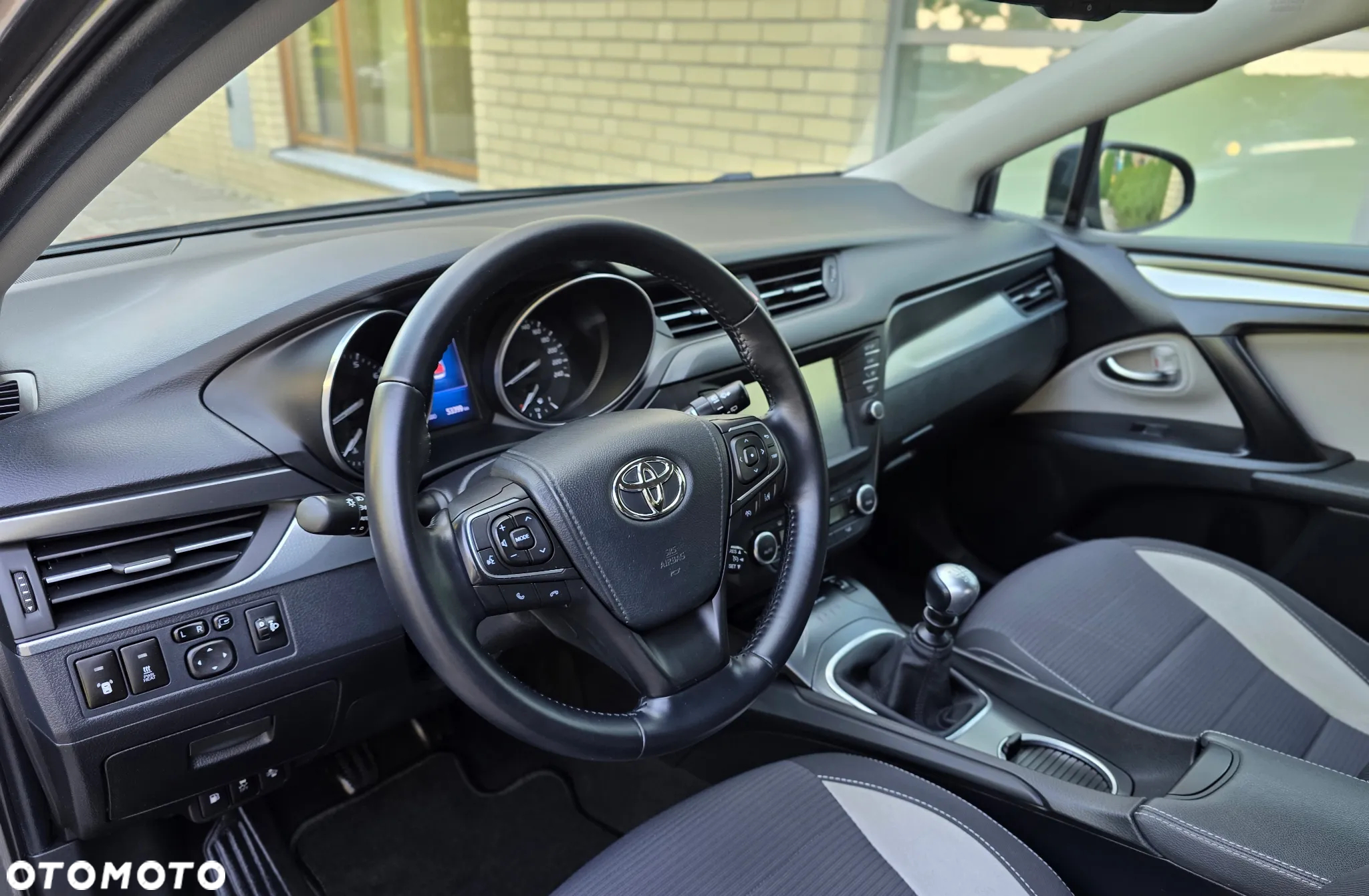 Toyota Avensis - 18