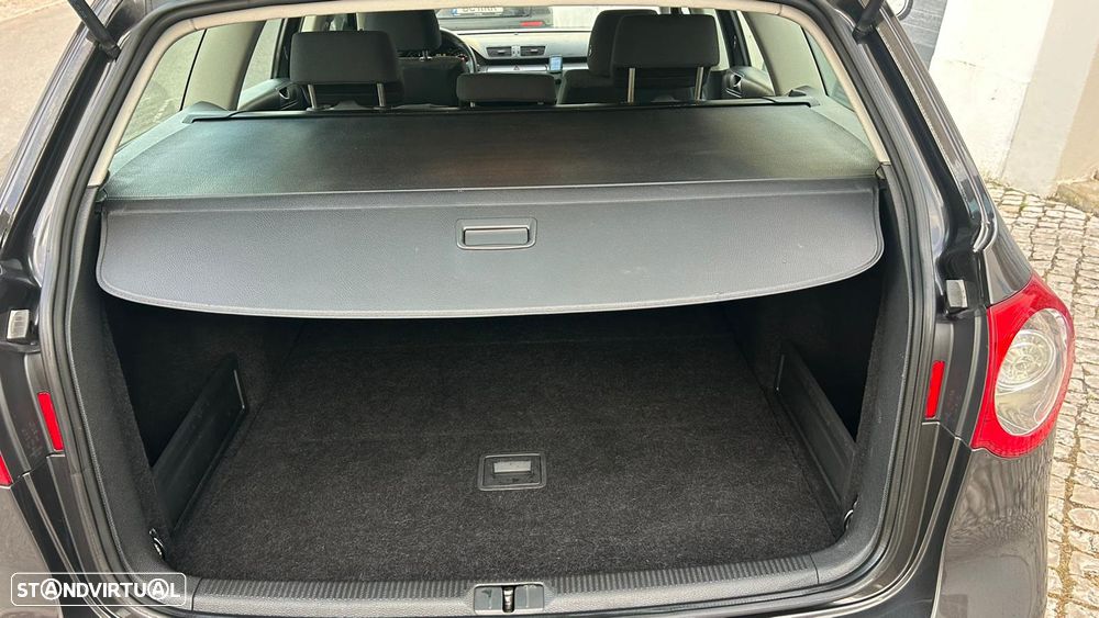VW Passat Variant 1.6 TDI DPF BlueMotion Comfortline - 27
