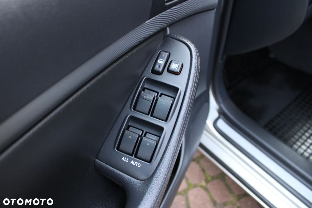 Toyota Avensis 2.0 D-4D Sol Premium - 12