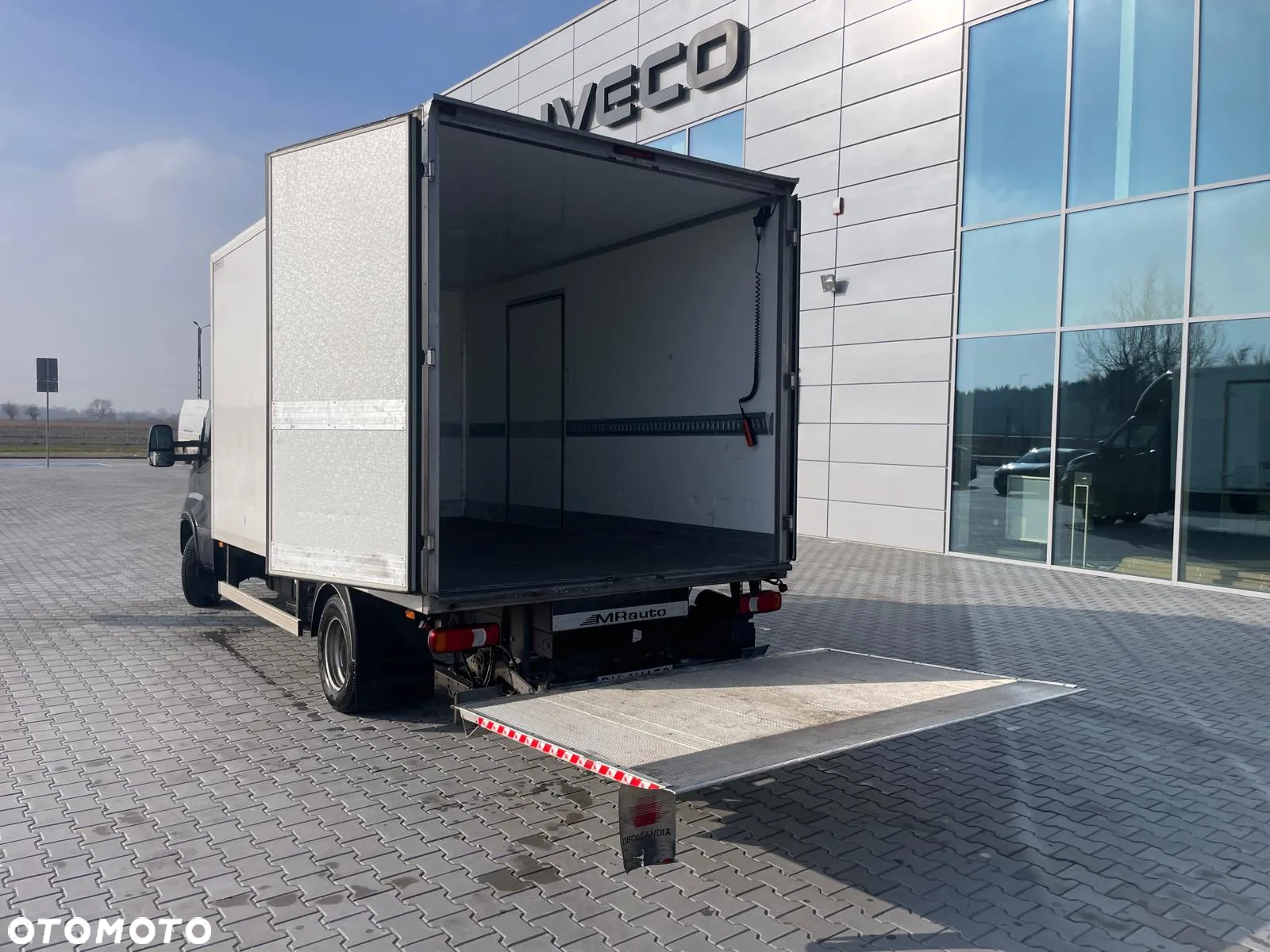 Iveco 50C18 Izoterma z Windą - 7