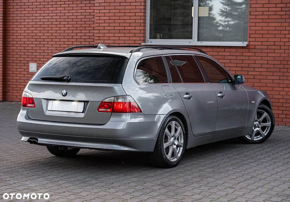 BMW Seria 5 523i Touring - 13