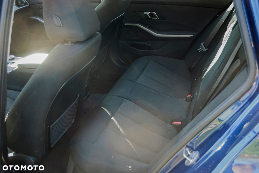 BMW Seria 3 330e - 36