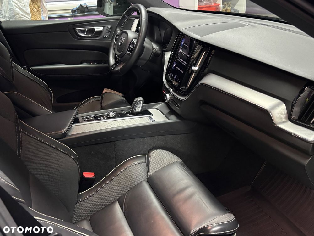 Volvo XC 60 B5 B AWD R-Design - 10