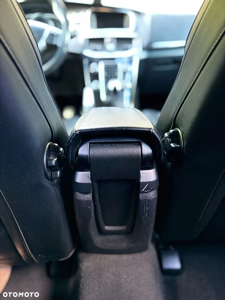 Volvo V40 D4 Drive-E R-Design Kinetic - 40