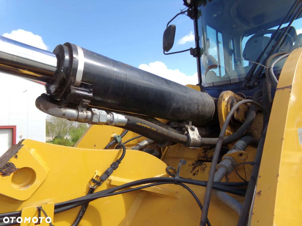 Caterpillar 930K - 10