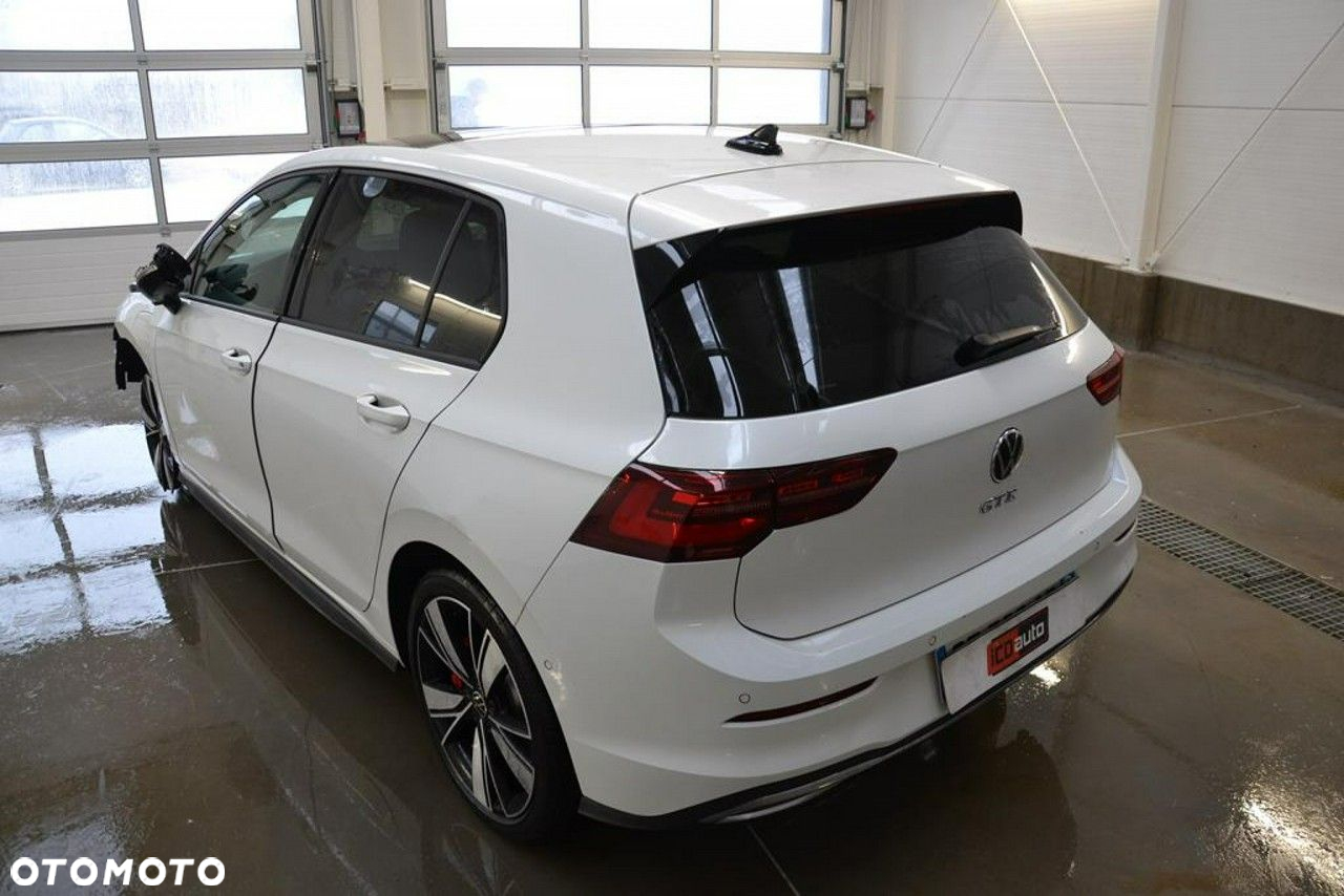 Volkswagen Golf - 8