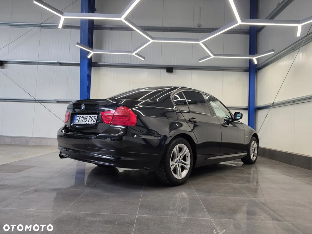 BMW Seria 3 318i - 17