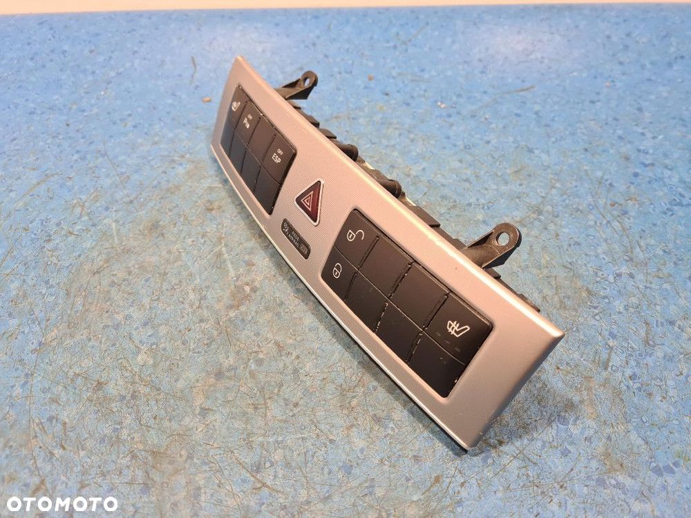 MERCEDES W203 PANEL ŚRODKOWY A2038707610 - 5