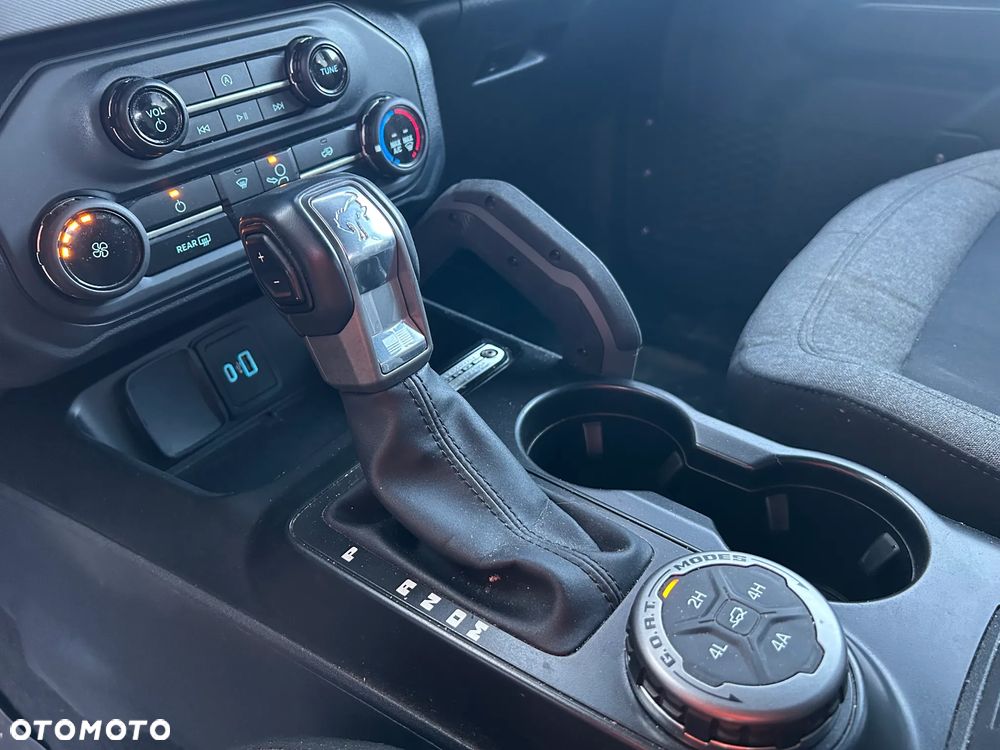 Ford Bronco - 12