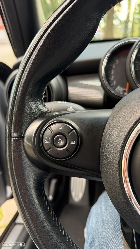 MINI 5 Portas Cooper D Auto - 28