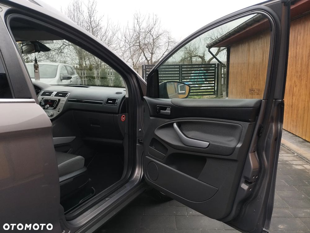 Ford Kuga 2.0 TDCi 2x4 Titanium - 32