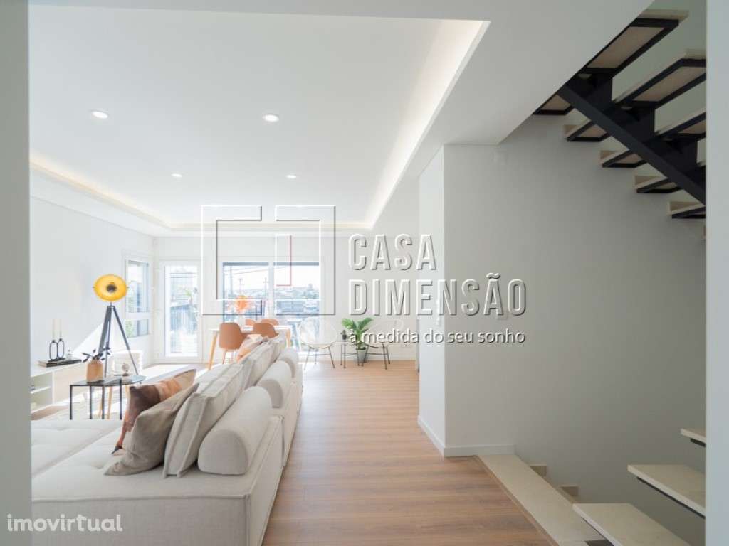 Moradia de tipologia T4+2 na melhor zona da Sobreda, com Piscina, G... - Grande imagem: 2/60