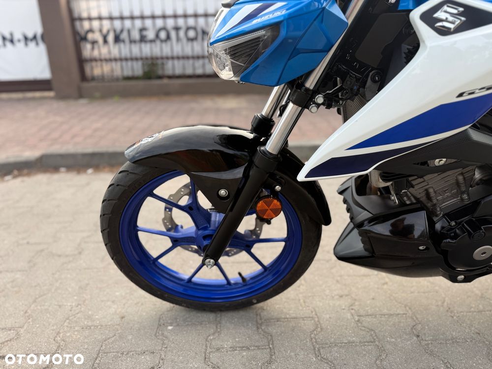 Suzuki GSX - 24
