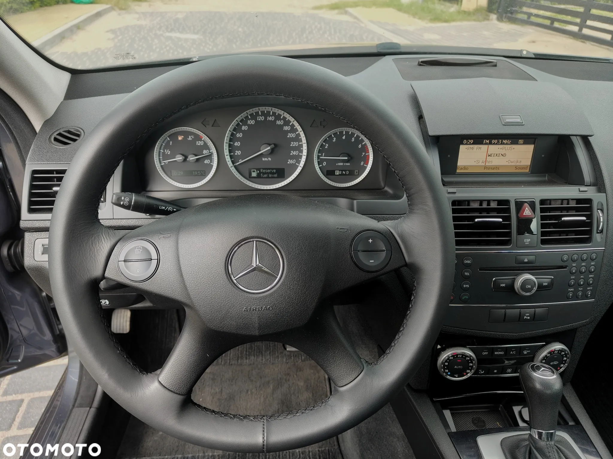 Mercedes-Benz Klasa C 180 BlueEFFICIENCY 7G-TRONIC - 28