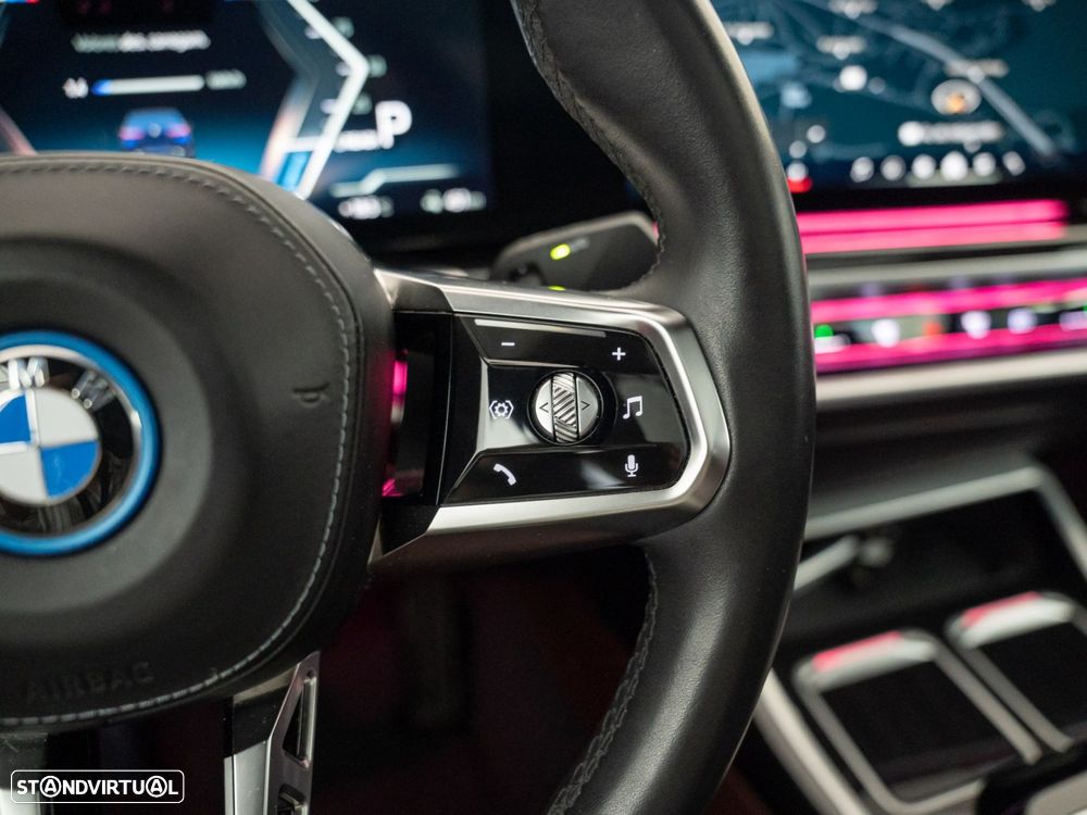 BMW i7 xDrive60 Pack Desportivo M - 28
