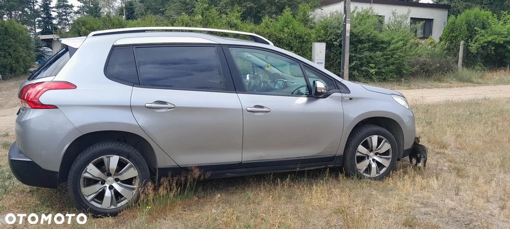 Peugeot 2008 1.2 Pure Tech GPF Allure S&S - 4