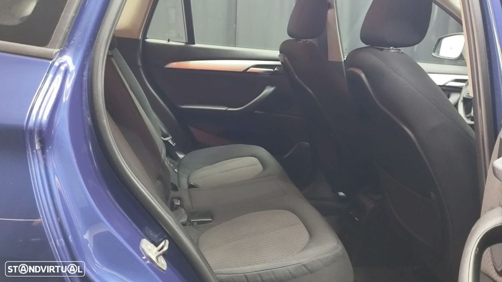 BMW X1 25 e xDrive Corporate Edition - 12