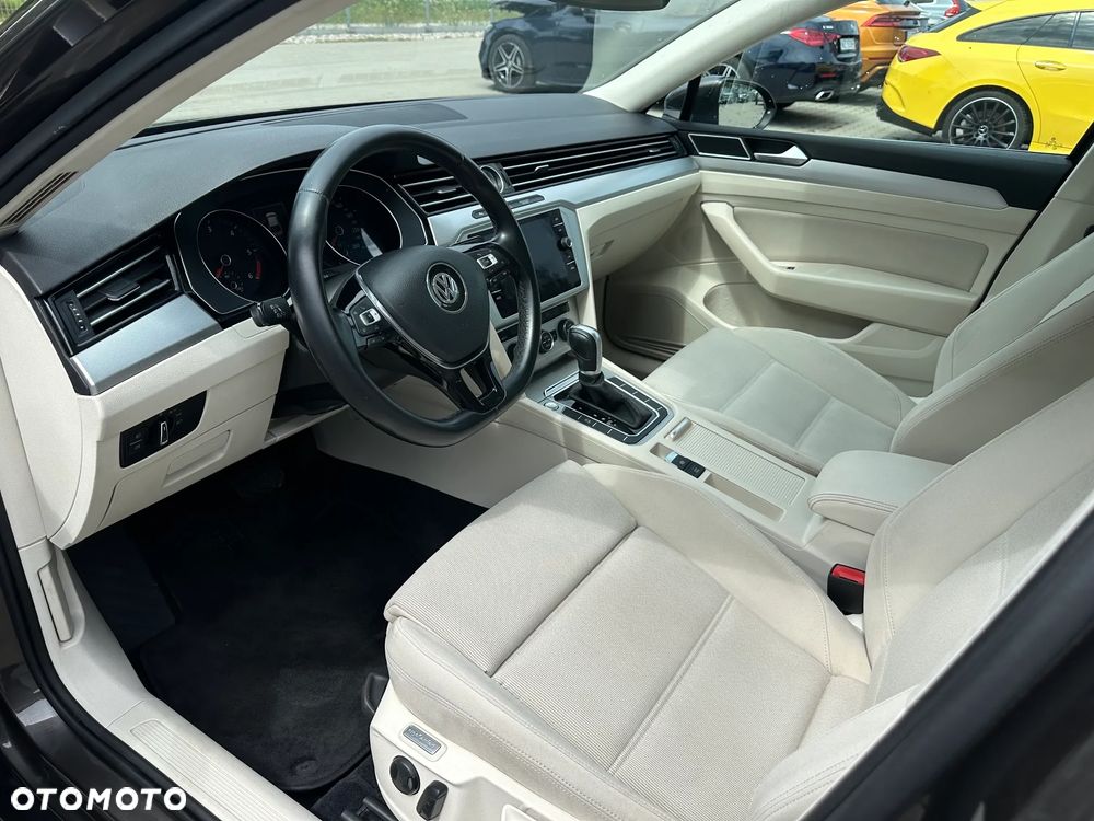 Volkswagen Passat - 9