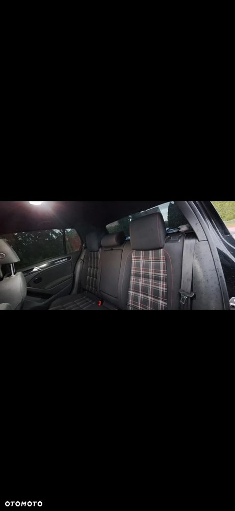 Volkswagen Golf ver-2-0-tsi-gti - 17