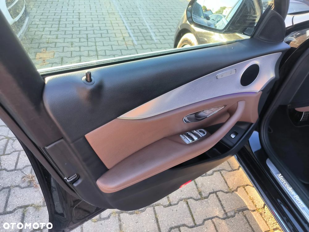 Mercedes-Benz Klasa E 200 d 9G-TRONIC - 19